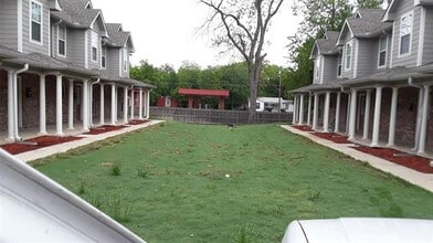 Building Photo - 2004 Pecan St