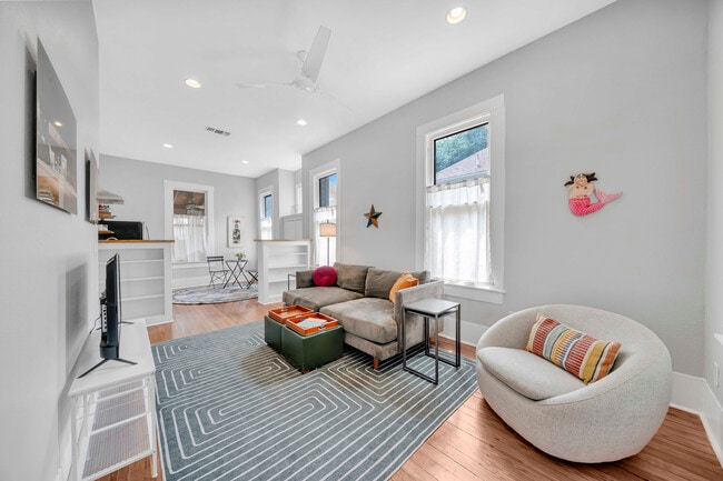 Photo - 210 Sadie St House