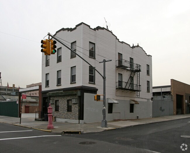 Building Photo - 512 Park Ave