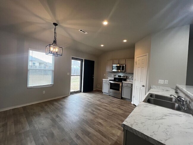 Building Photo - 5500 Santa Monica Dr