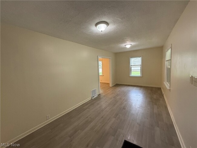 Building Photo - 404 Noah Ave