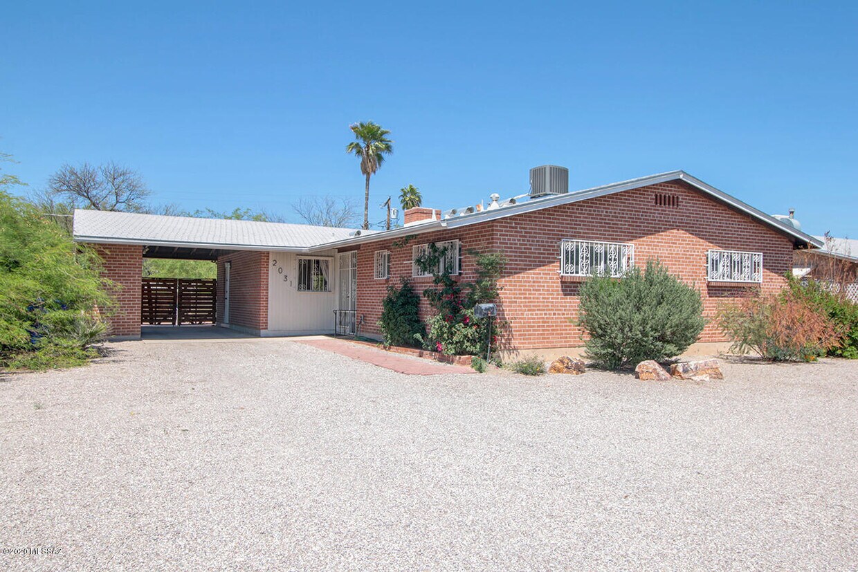 Primary Photo - 2031 E Glenn St