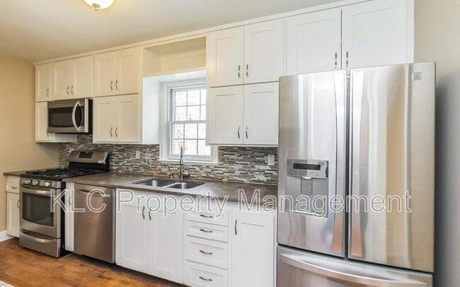 Building Photo - 7105 Sunset Terrace