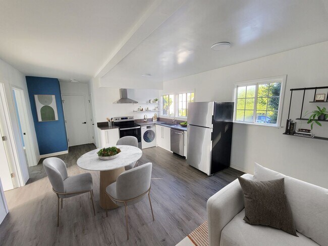 Foto del edificio - Renovated 2 Bedroom 1 Bathroom In Koreatown