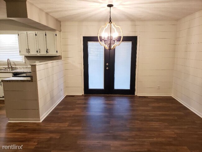Building Photo - 3 br, 2 bath House - 300 Chadwick Dr