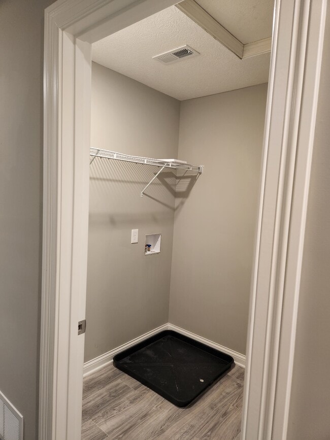 Foto del edificio - 333 Maddalena Ln