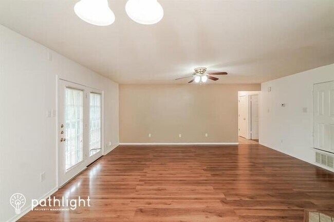 Building Photo - 8201 Meadow Swan, San Antonio, TX, 78251