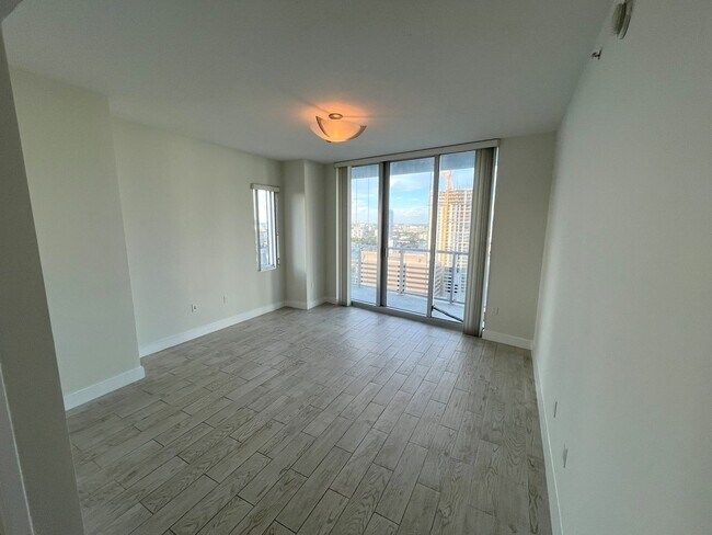 Foto del edificio - 185 SW 7th St.