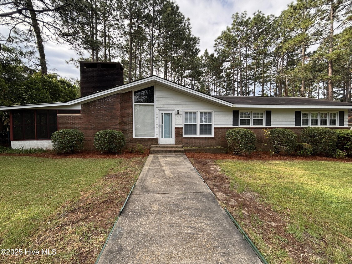 Foto principal - 403 John McQueen Rd