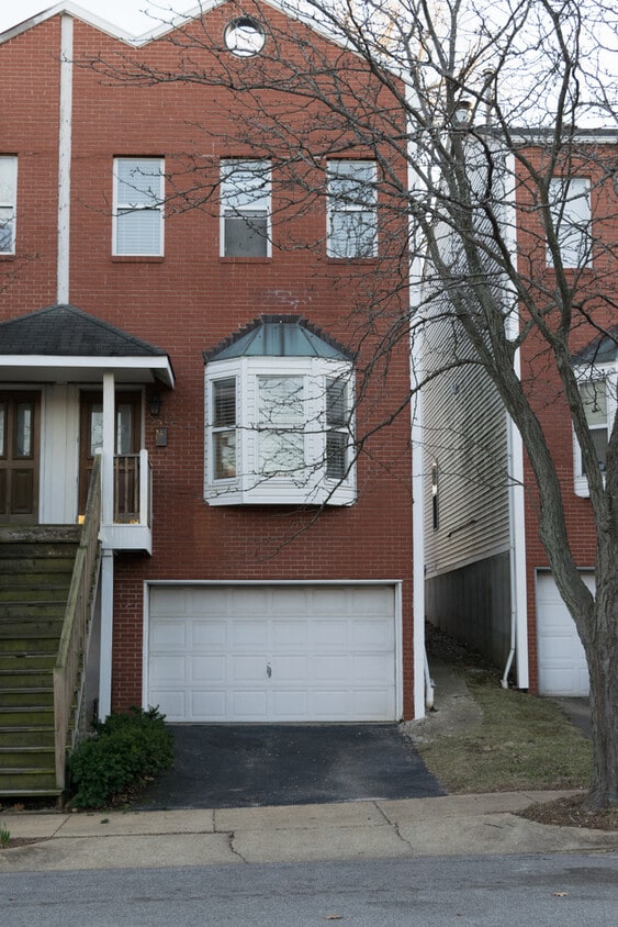 Primary Photo - 3412 Caroline St