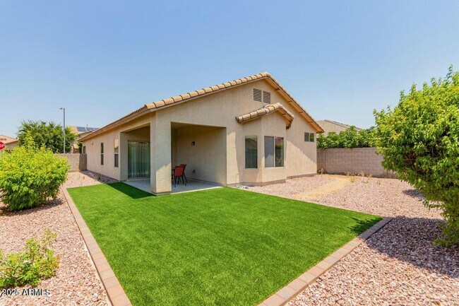 Foto del edificio - 14593 W Gelding Dr