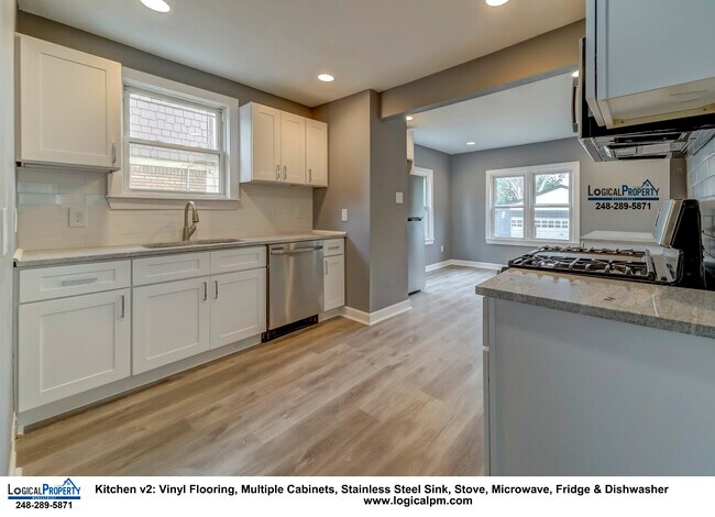 Building Photo - 3 Bed/ 2Bath Colonial w/Major Ammenities