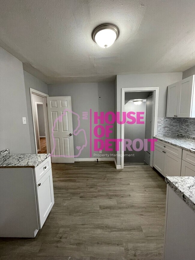 Building Photo - 3 BEDROOM | 1 BATH | FREE PRE SCREEN