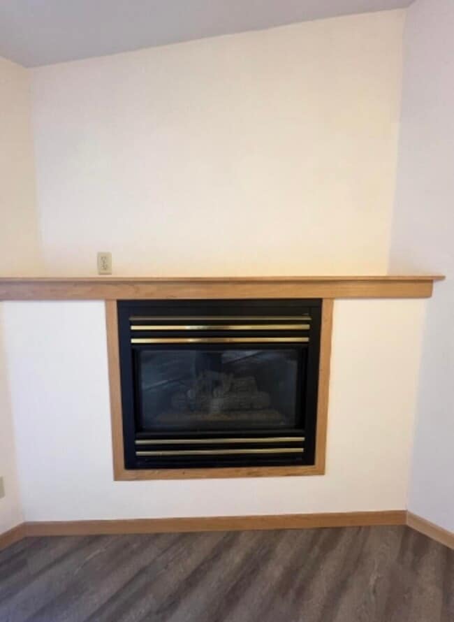 Building Photo - 18275 Brookfield Lake Dr