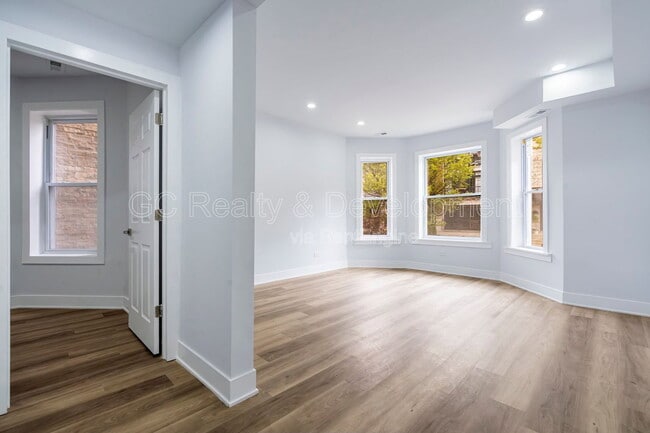 Photo - 3744 N Wilton Ave Apartment
