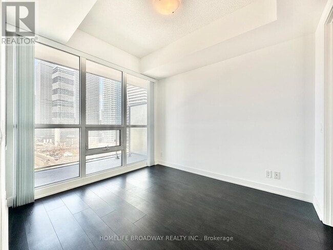 Building Photo - 2200-2200 Lake Shore Blvd W