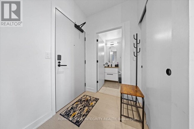 Building Photo - 560-560 Rideau St