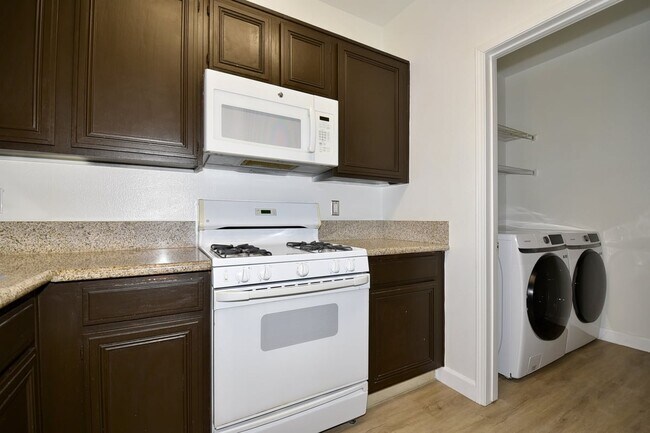 Foto del edificio - Next To Durango Casino | Gated Community | Laminate Floors | Community Fitness