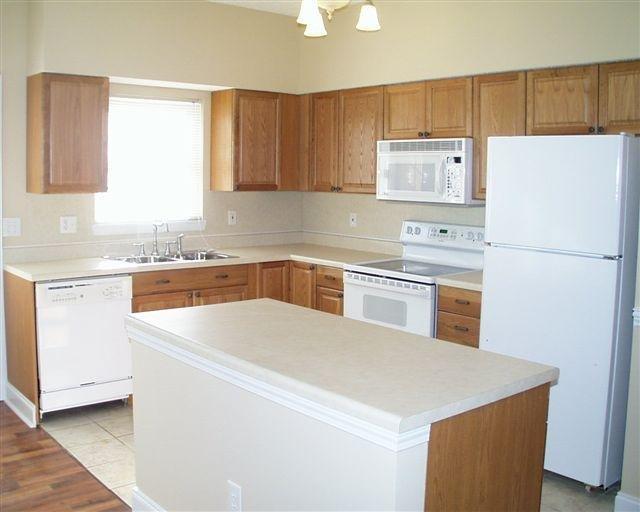 Building Photo - 3000 S Roan St