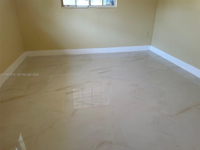 Foto del edificio - 1655 NW 116th St