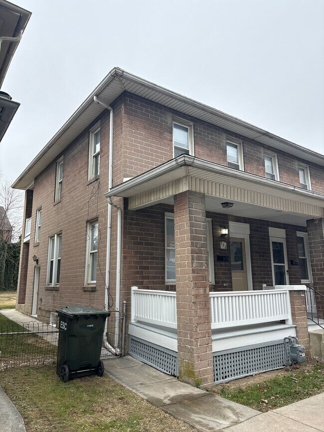 Foto del edificio - 2 Bedroom 1 Bath House, Fenced Yard- York City SD