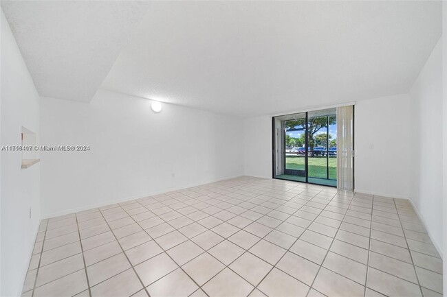 Foto del edificio - 8035 SW 107th Ave