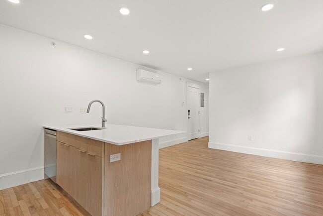 Building Photo - 26 Bradlee Rd