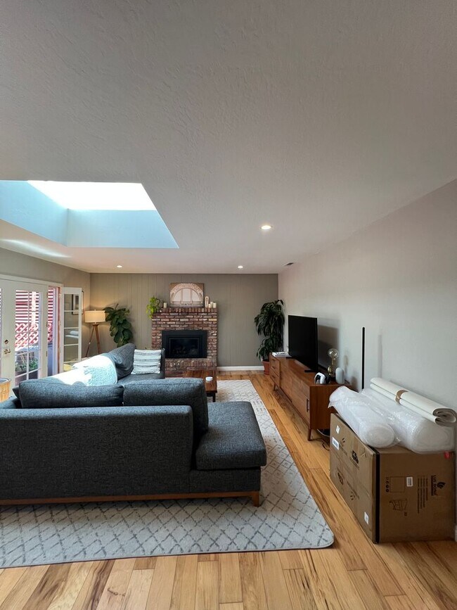 Foto del edificio - Beautiful 3 Bedroom Home in Scotts Valley — Spacious Yard & Ideal Location!