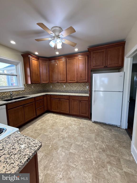 Foto del edificio - 9253 Dahlgren Rd