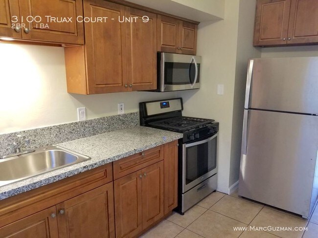 Foto del edificio - Remodeled 2 Bed Lower Level Apartment