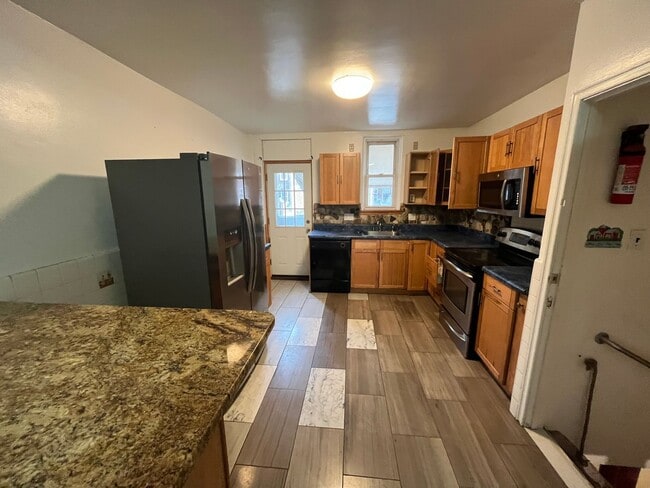 Building Photo - 3140 Longshore Ave