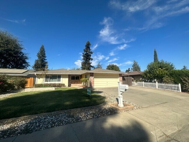 Building Photo - South Woodland Home for Rent