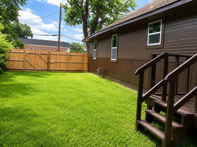 Photo - 1191 Sylvan St (Memphis, TN) House