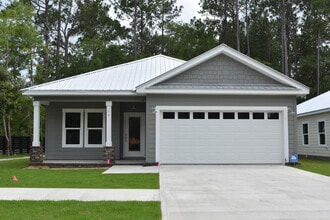 Building Photo - 15 Oakfield Dr
