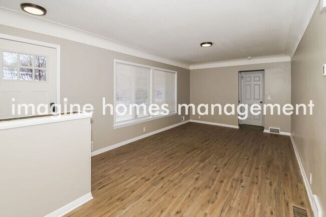 Building Photo - Stunning 3-Bedroom Home in Minneapolis!