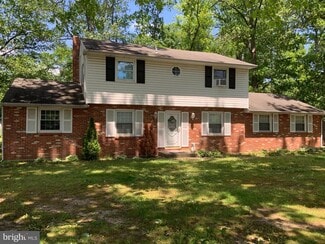 Building Photo - 24 Maple Ave