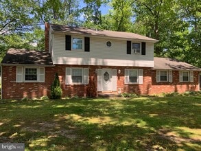 Building Photo - 24 Maple Ave