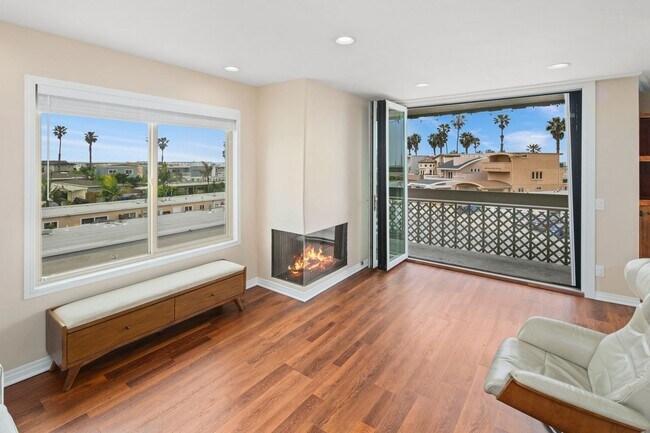 Foto del edificio - Stunning Ocean Beach Top Floor Corner Beac...