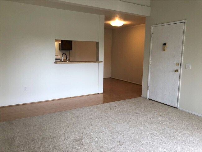 Foto del edificio - 6351 Riverside Dr