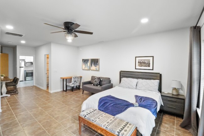 Foto del edificio - 100 Stratford Lakes Dr