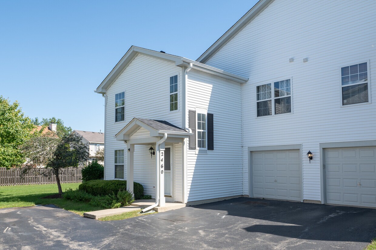 2460 Frost Dr Unit 2460, Aurora, IL 60503 Condo for Rent in Aurora, IL
