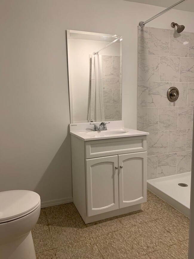 Building Photo - Beautiful 6 bedroom house in Minneapolis!!