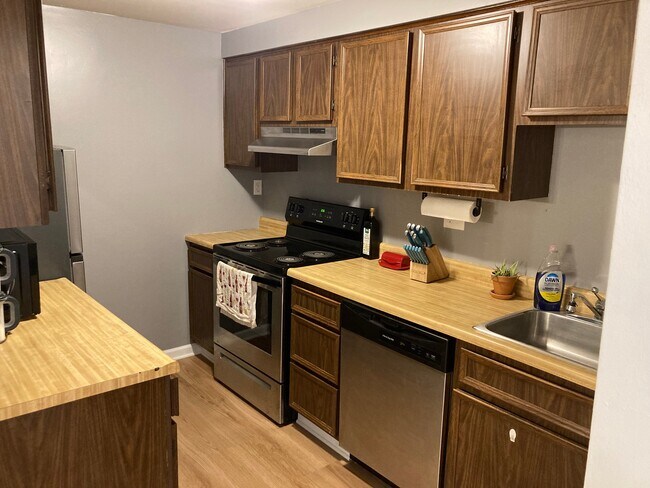 Foto del edificio - 2469 Brook Ledge Rd
