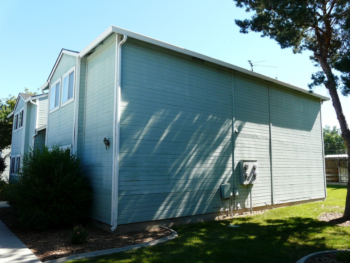 Building Photo - 1716 S Eagleson Rd