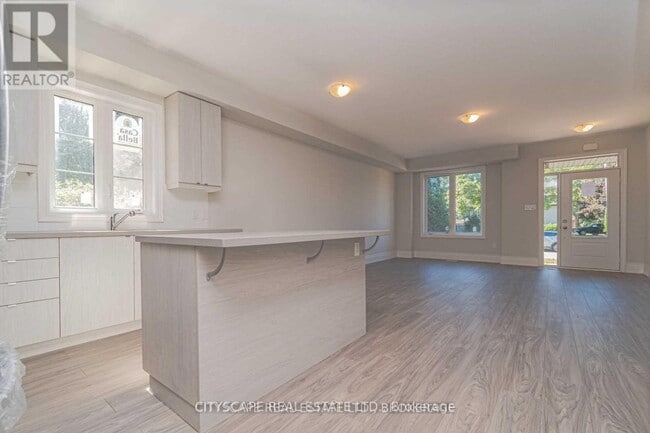 Building Photo - 565 Wedgewood Dr