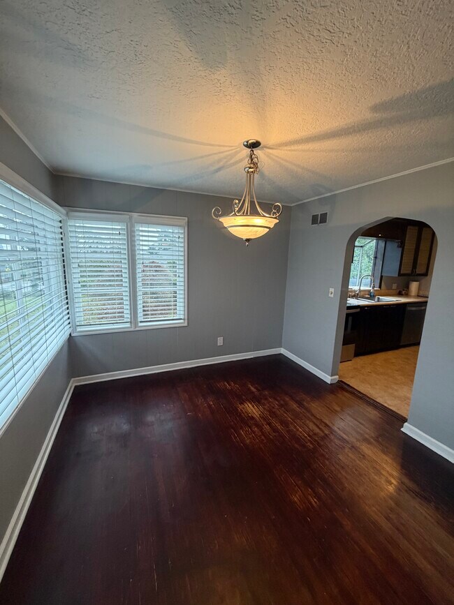 Building Photo - 4838 Summit St