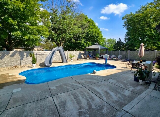 Building Photo - 25 Saxon Ct