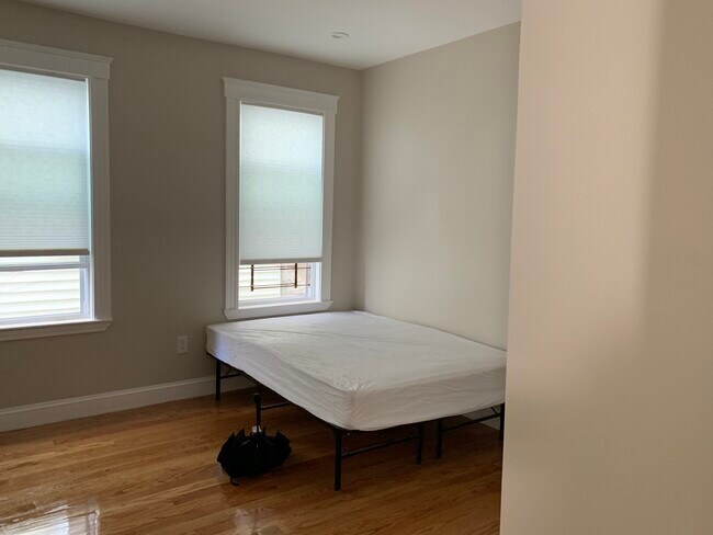 Foto del edificio - 146 Hillside St