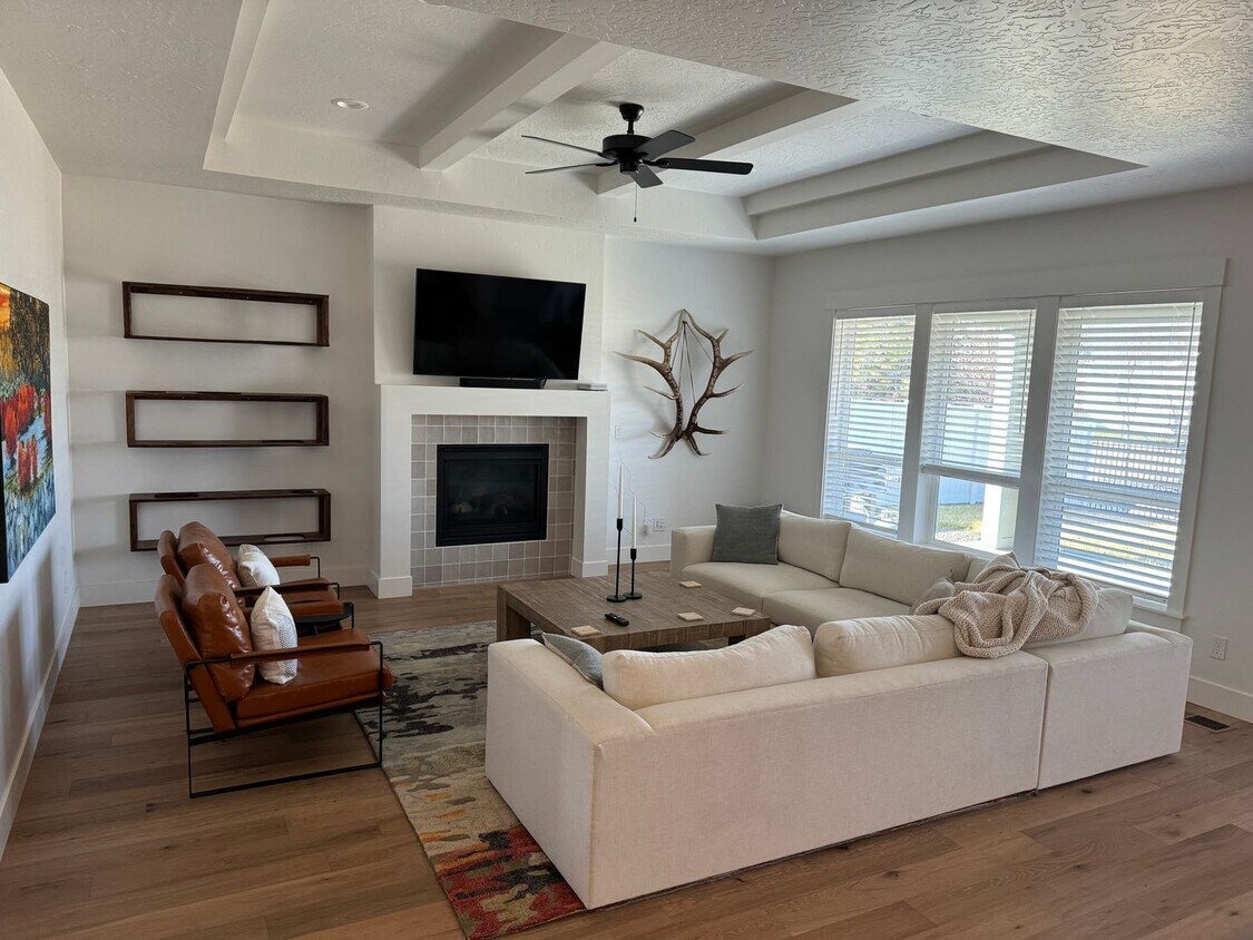 Primary Photo - Newer Star Single Family Home!!!
