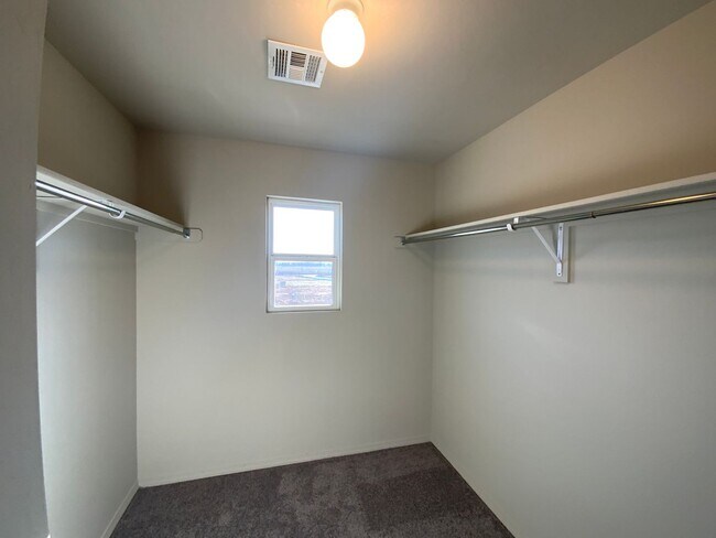 Building Photo - 2023 Built Home Ready for Rent!